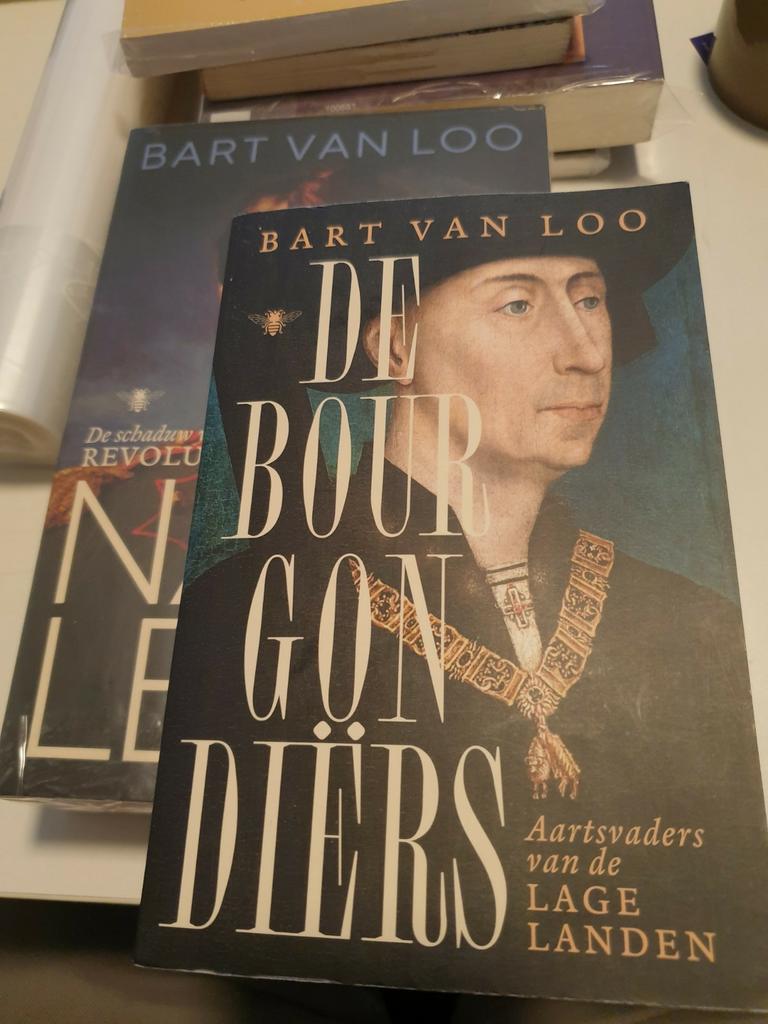 Bart van Loo - De Bourgondiërs. Editie 2024 pocket versie, Boeken, Ophalen of Verzenden, Zo goed als nieuw, Bart van Loo