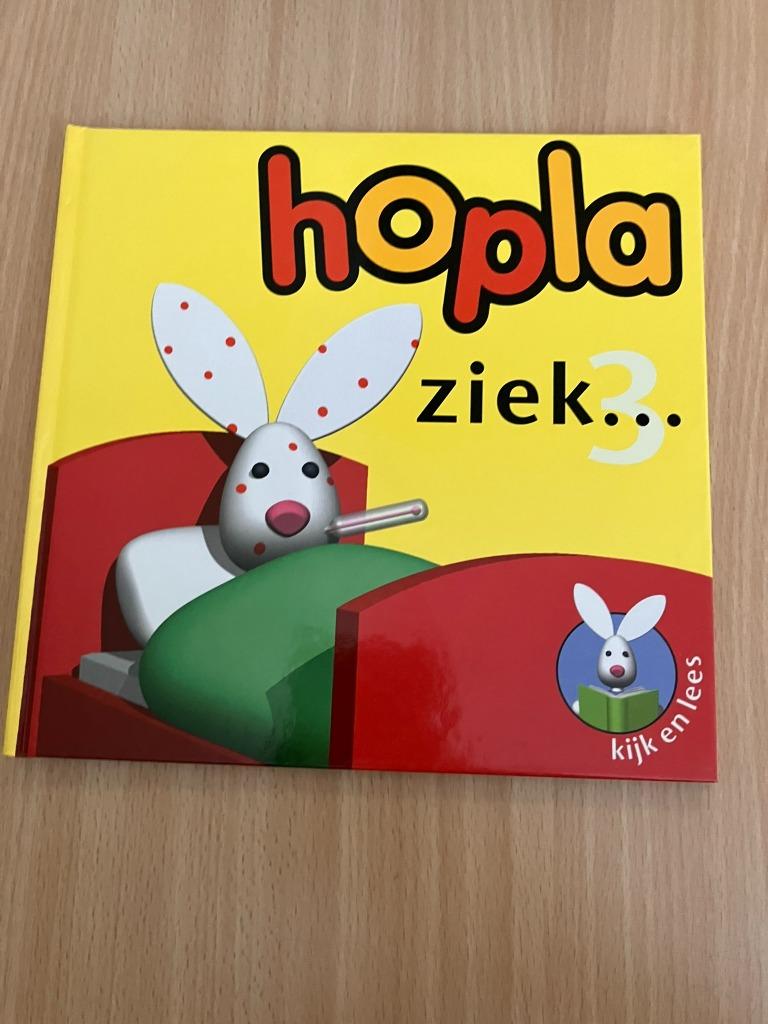 Prentenboek: Hopla - Ziek, Ophalen of Verzenden, Zo goed als nieuw, 2 tot 3 jaar