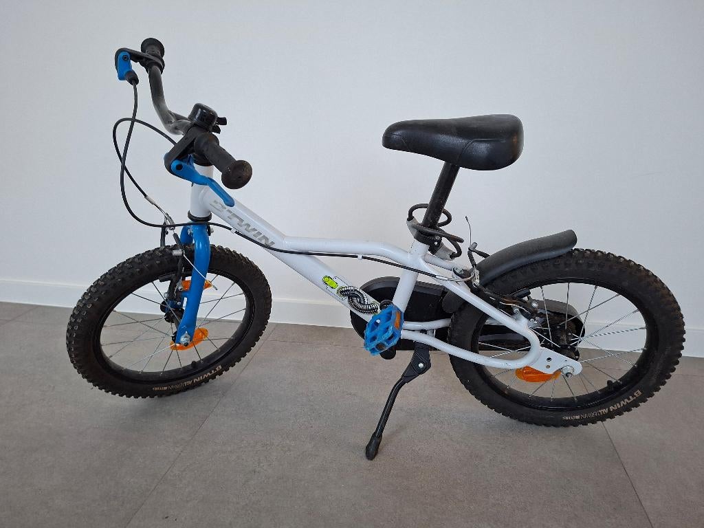 Kinderfietsje B'twin, Fietsen en Brommers, Ophalen, Zo goed als nieuw, B'twin