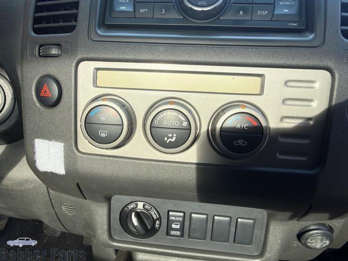 Kachel Bedieningspaneel van een Nissan Navara, Gebruikt, -, -, -