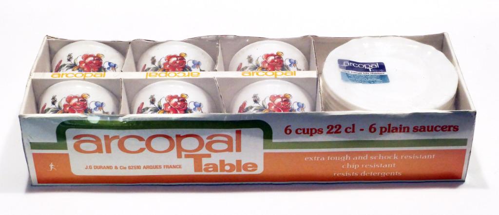 ARCOPAL Vintage 6 tasses/sous tasses dans boite d'origine, Antiquités & Art, Antiquités | Autres Antiquités, Enlèvement
