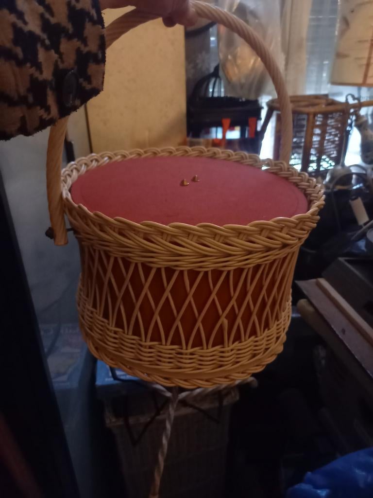 Couturière ancienne, Enlèvement ou Envoi