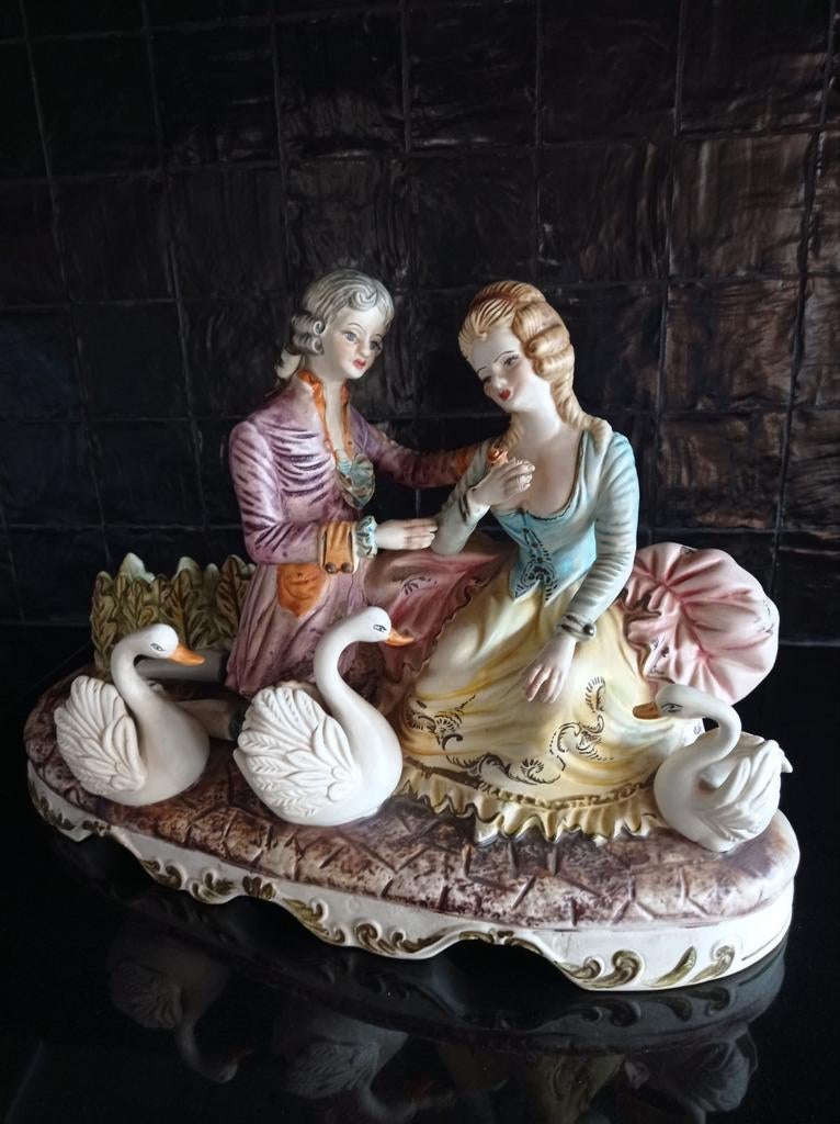 Capodimonte koppel met zwanen, Antiek en Kunst, Ophalen