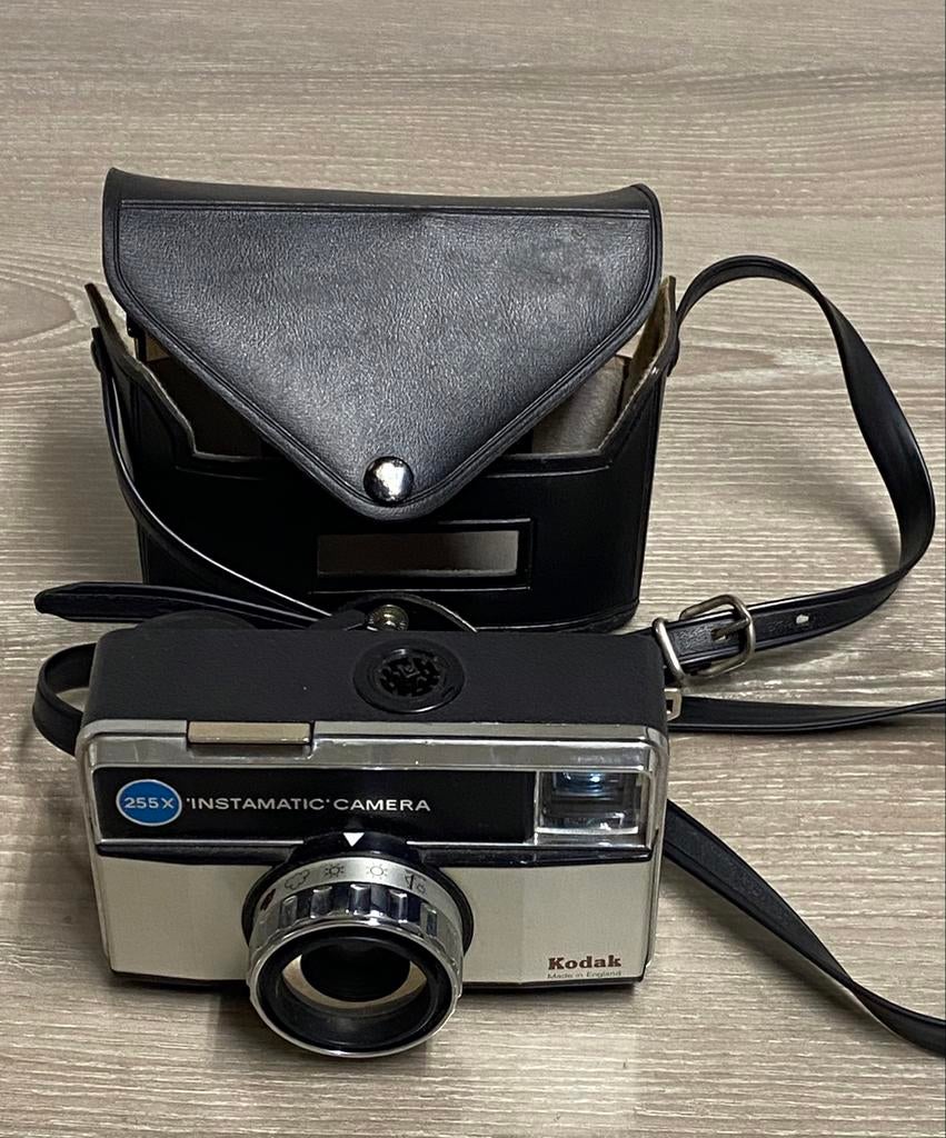 Kodak Instamatic Camera 255x met hoesje, prijs 20€, Ophalen of Verzenden, Zo goed als nieuw, Compact, Kodak
