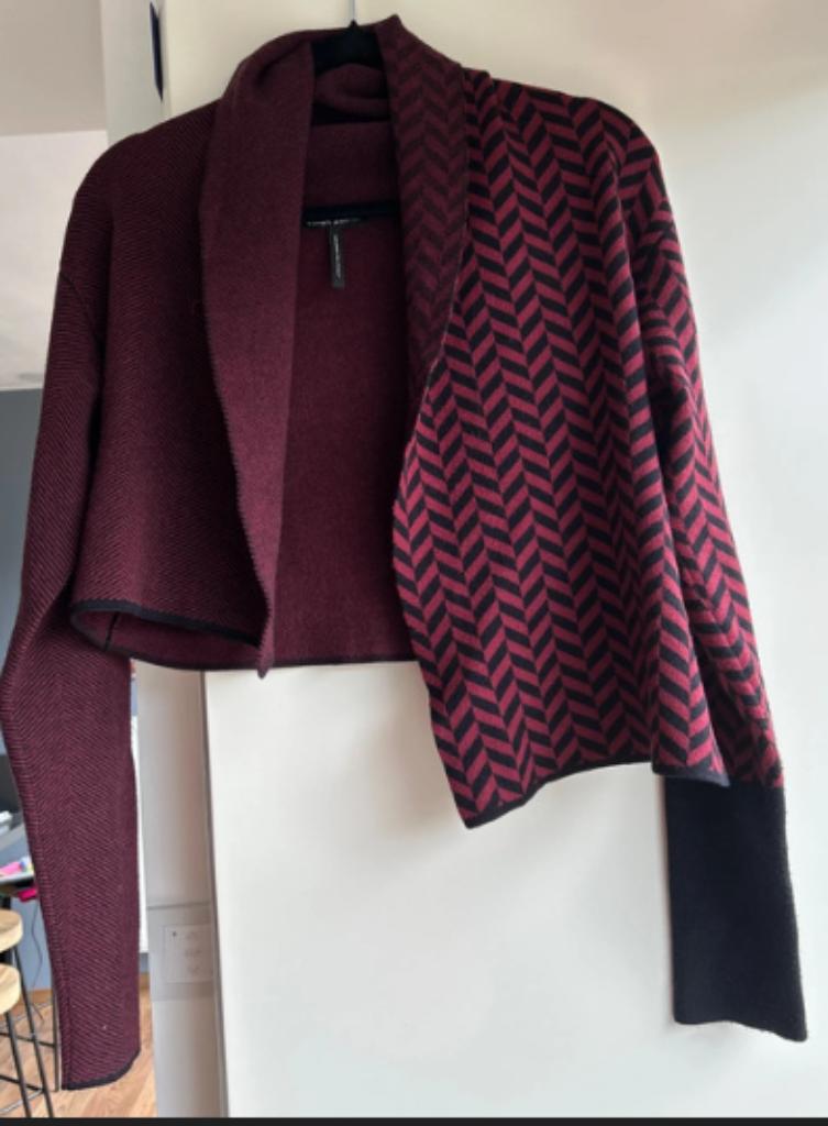 Sarah Pacini, Sarah Pacini, Enlèvement ou Envoi, Porté, Rouge