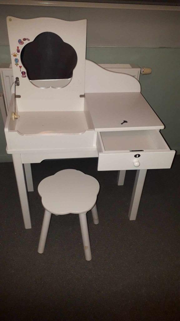 kaptafel + krukje voor kleuters, Enlèvement, Utilisé, Table