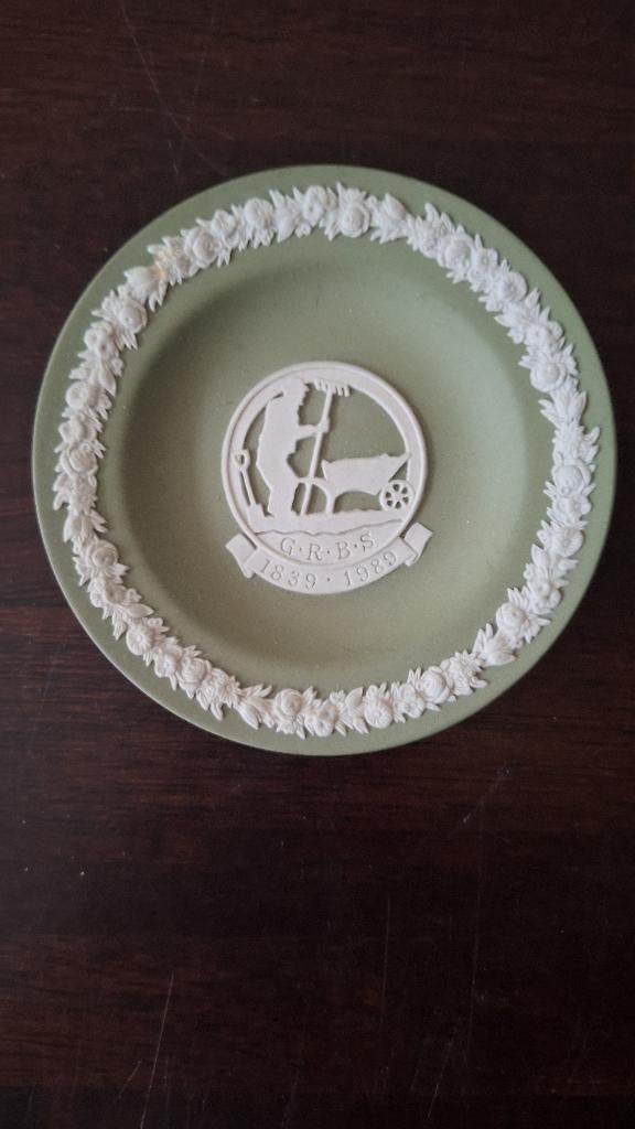 WEDGWOOD bordje saliegroen 11cm 150 jaar GRBS Jasper green, Antiek en Kunst, Ophalen of Verzenden