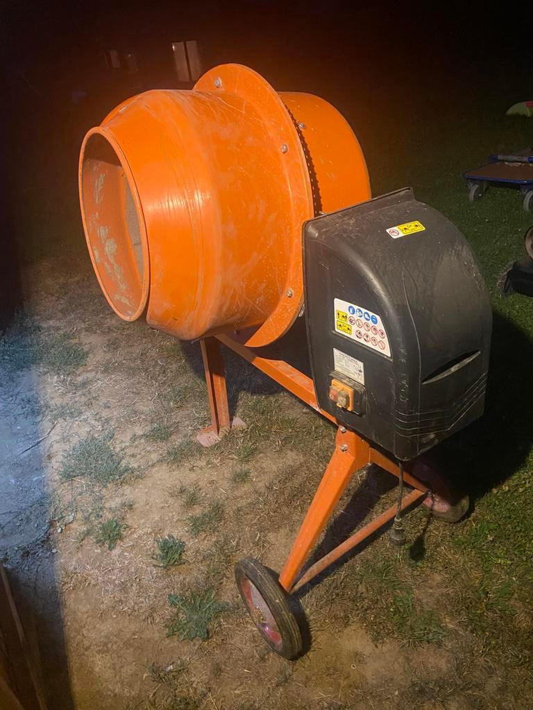 Location bétonnière 140 L 550W, Bricolage & Construction, Enlèvement, Utilisé