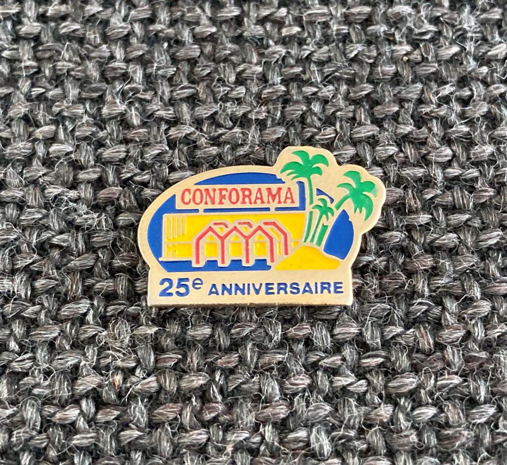 PIN - CONFORAMA, Envoi, Utilisé, Autres sujets/thèmes, Insigne ou Pin's