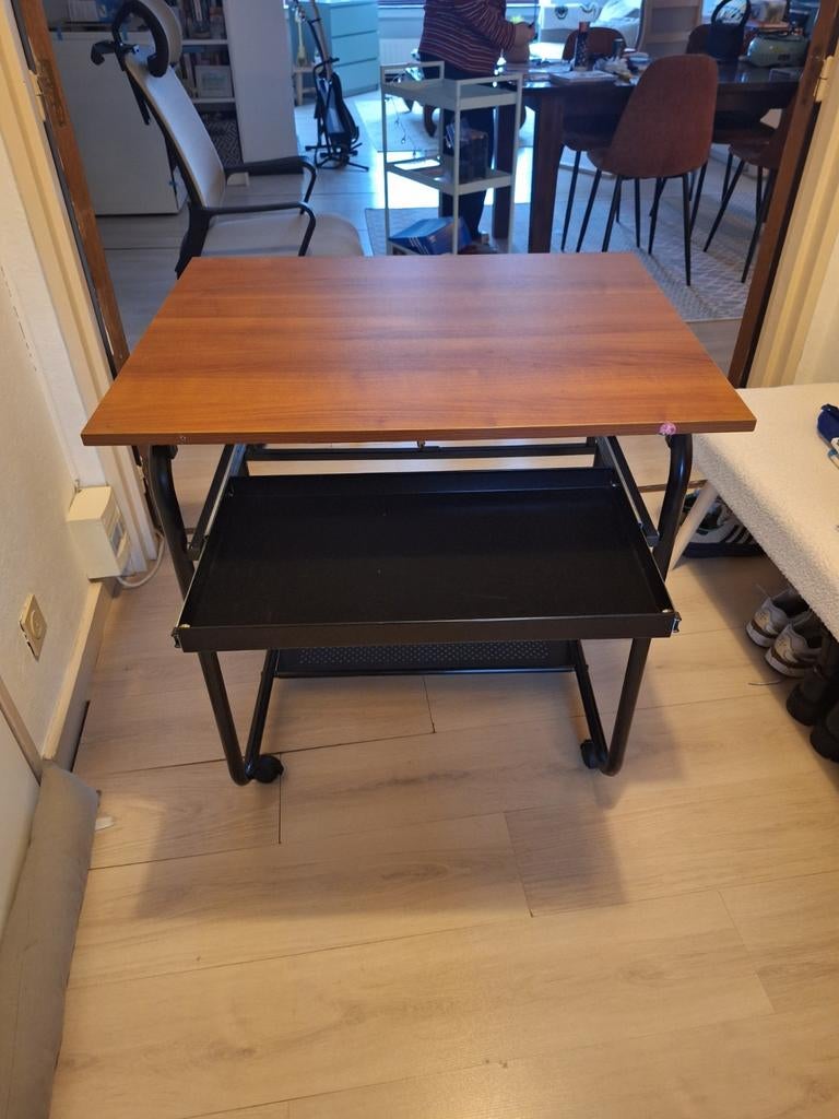 Bureau/ tekentafel, Ophalen
