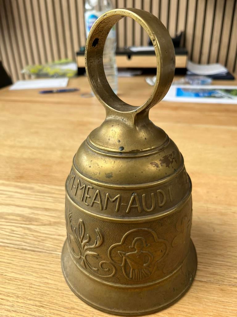 Oude bronzen bel, Antiek en Kunst, Antiek | Religieuze voorwerpen, Ophalen