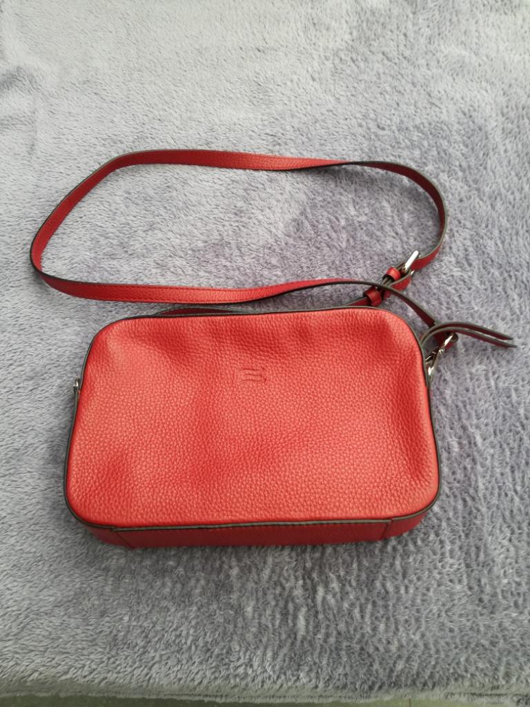Splinternieuwe dames handtas.   (Crinkles)., Handtassen en Accessoires, Tassen | Damestassen, Nieuw, Handtas, Rood, Ophalen of Verzenden
