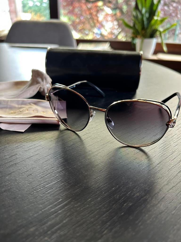 Zonnebril BVLgari, Handtassen en Accessoires, Zonnebrillen en Brillen | Dames, Ophalen, Zo goed als nieuw, Zonnebril