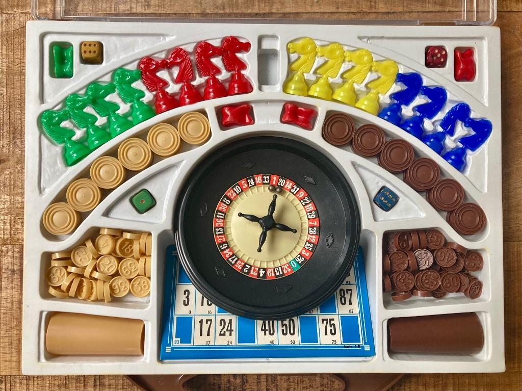 Coffret de jeux vintage, Hobby & Loisirs créatifs, Trois ou quatre joueurs, Enlèvement ou Envoi, Utilisé, Elvé