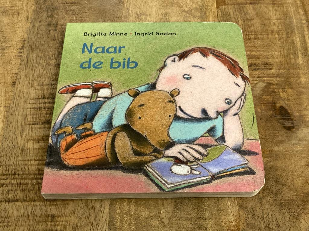 Kartonnen boek - Naar de bieb - Brigitte Minne-Ingrid Godon, Boeken, Ophalen of Verzenden, Gelezen, Brigitte Minne
