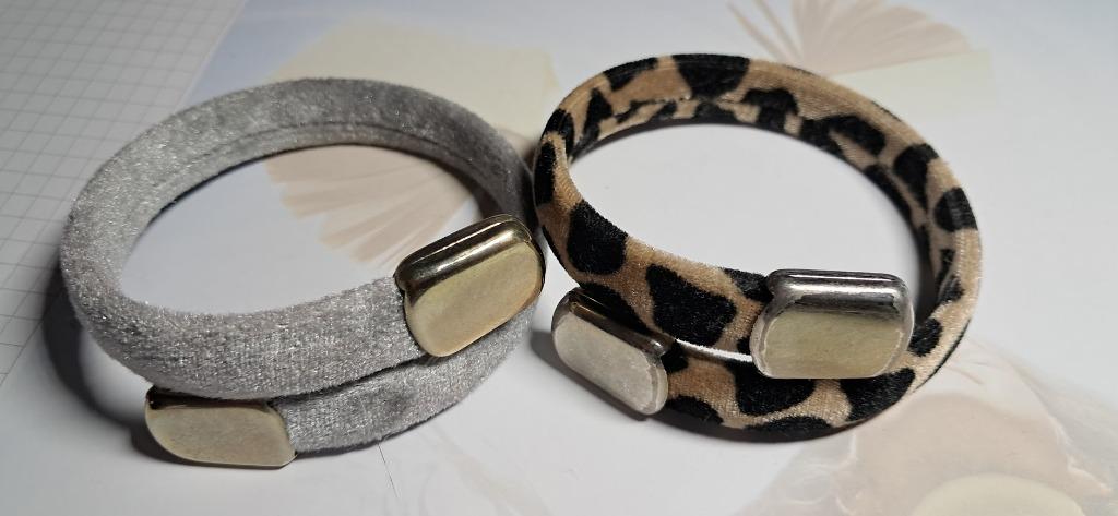 🎁 Bracelets léopard et gris "pinces à vélos" extensibles, Verzenden, Gebruikt, Grijs, Kunststof of Plastic