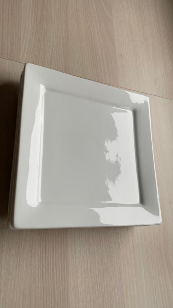 Nouvelles assiettes carrées, Enlèvement, Neuf