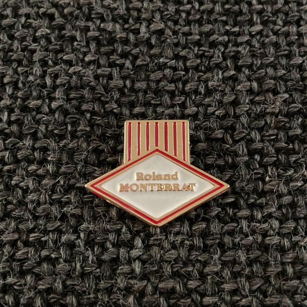 PIN - ROLAND MONTERRAT - TRAITEUR - PATÉ, Envoi, Utilisé, Autres sujets/thèmes, Insigne ou Pin's