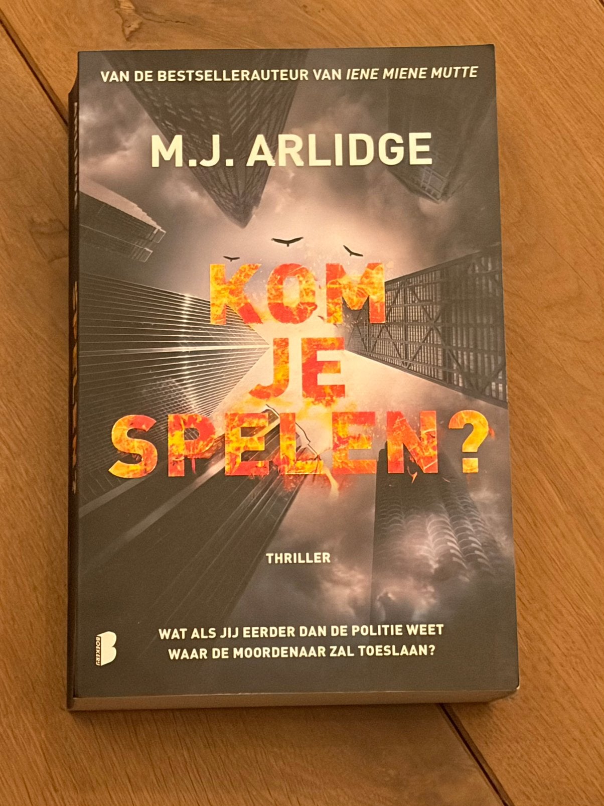 M.J. Arlidge - Kom je spelen?, Boeken, Ophalen of Verzenden, Zo goed als nieuw