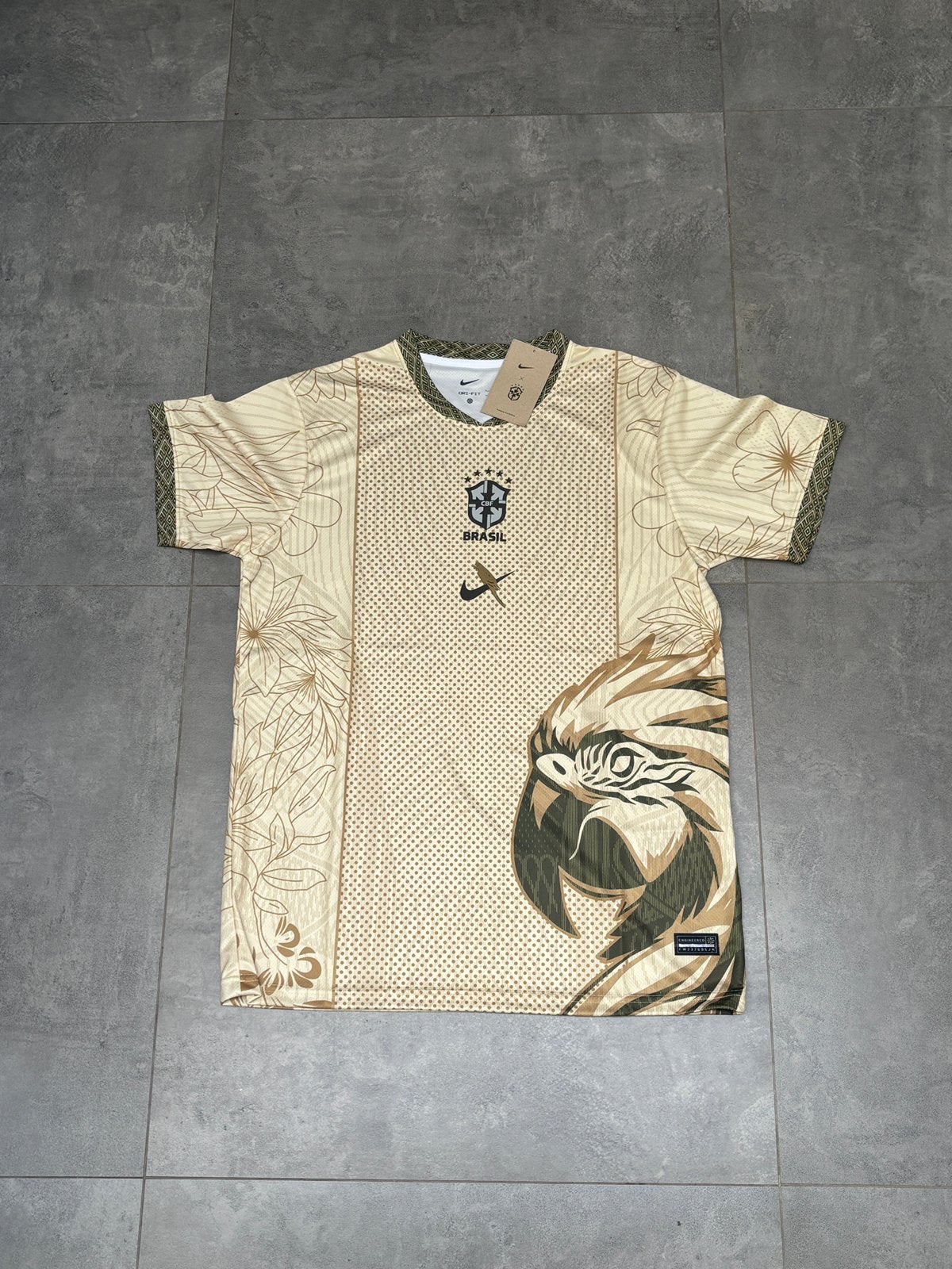 Nike Brasil voetbalshirt goud editie – Maat M, Verzenden, Nieuw, Maat 48/50 (M), Goud