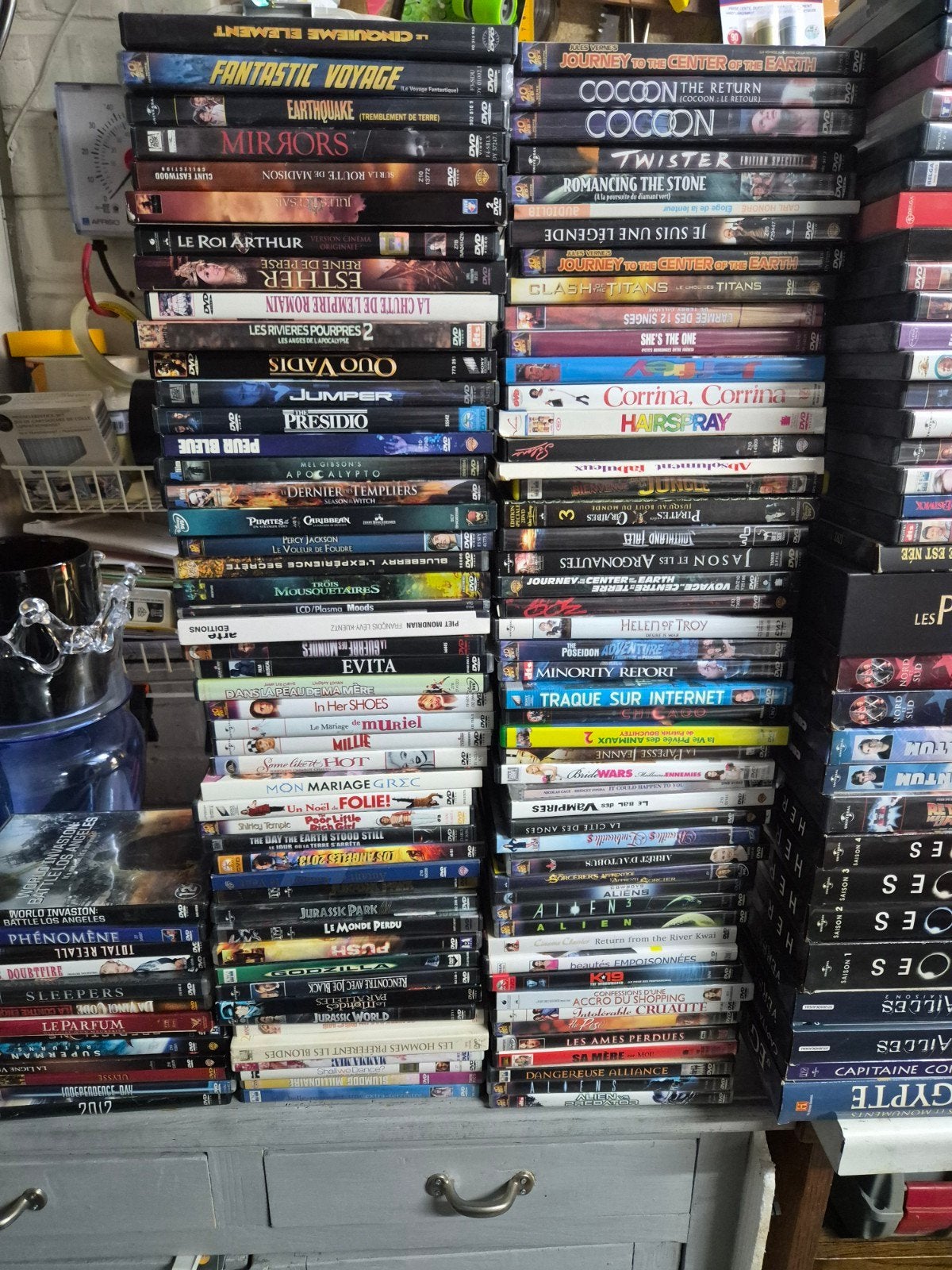 Dvd variés voir photos environ 450 dvd