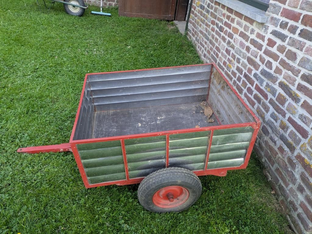 Remorque basculante pour tracteur tondeuse, Enlèvement