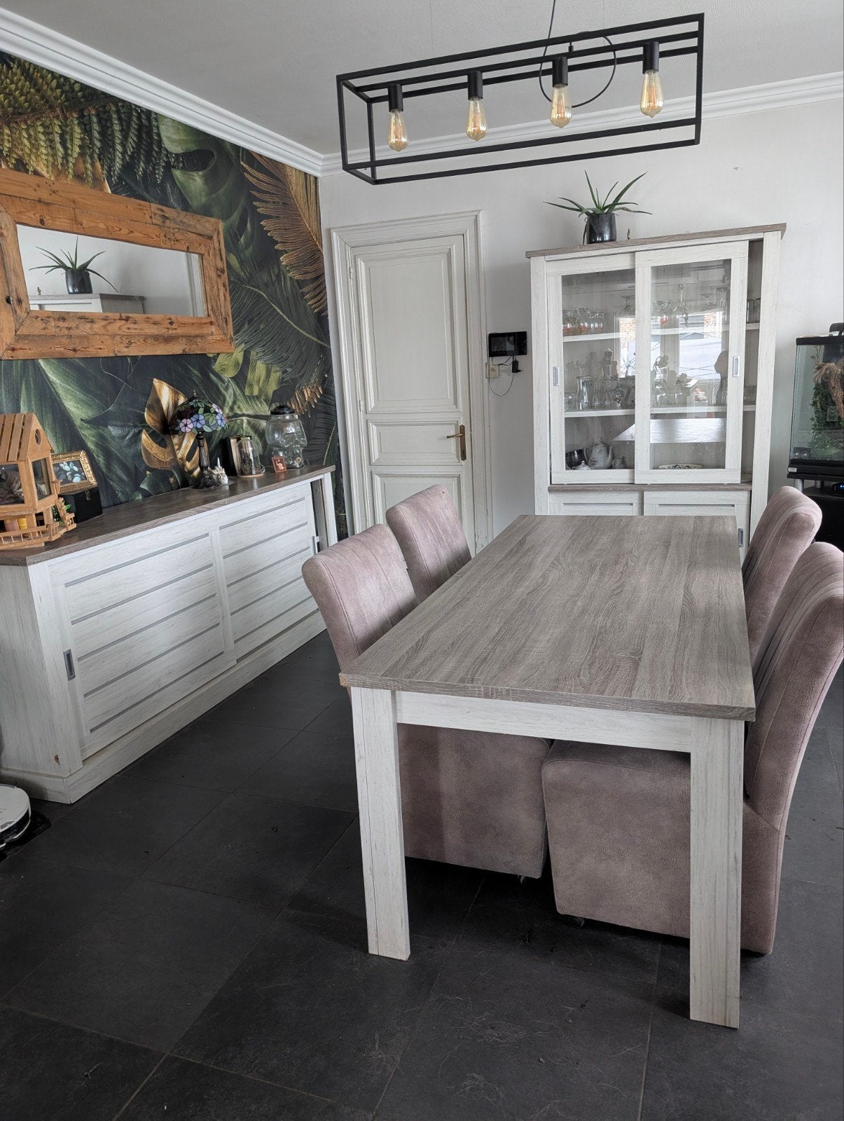Salle à manger, Enlèvement