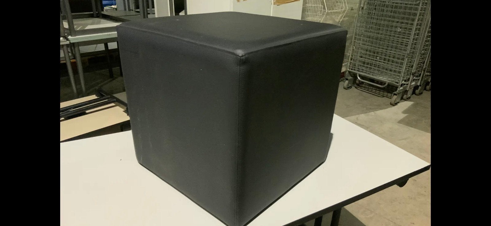 Zwarte kunstlederen kubus poefs (10 euro per stuk), Ophalen, Gebruikt, Vierkant, Minder dan 50 cm