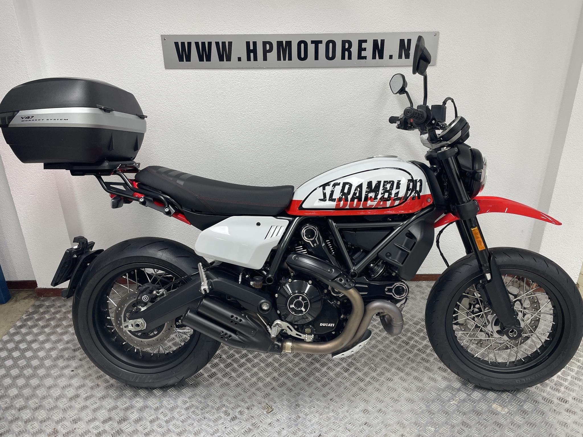 Ducati SCRAMBLER URBAN MOTARD 800 ABS LIMITED BOVAGGARANT, Ducati North Europe B.V., Maanweg 174
2516 AB  Den Haag, NL, Gebruikt