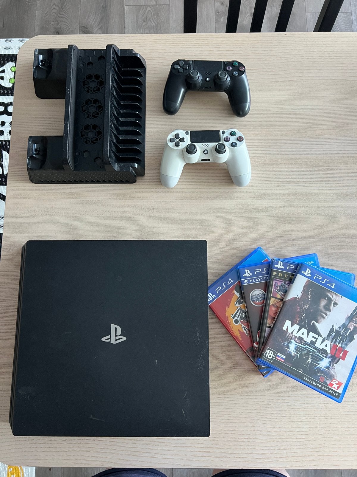 PS4 Pro 1 TB, Games en Spelcomputers, Ophalen, Met 2 controllers, 1 TB, Pro