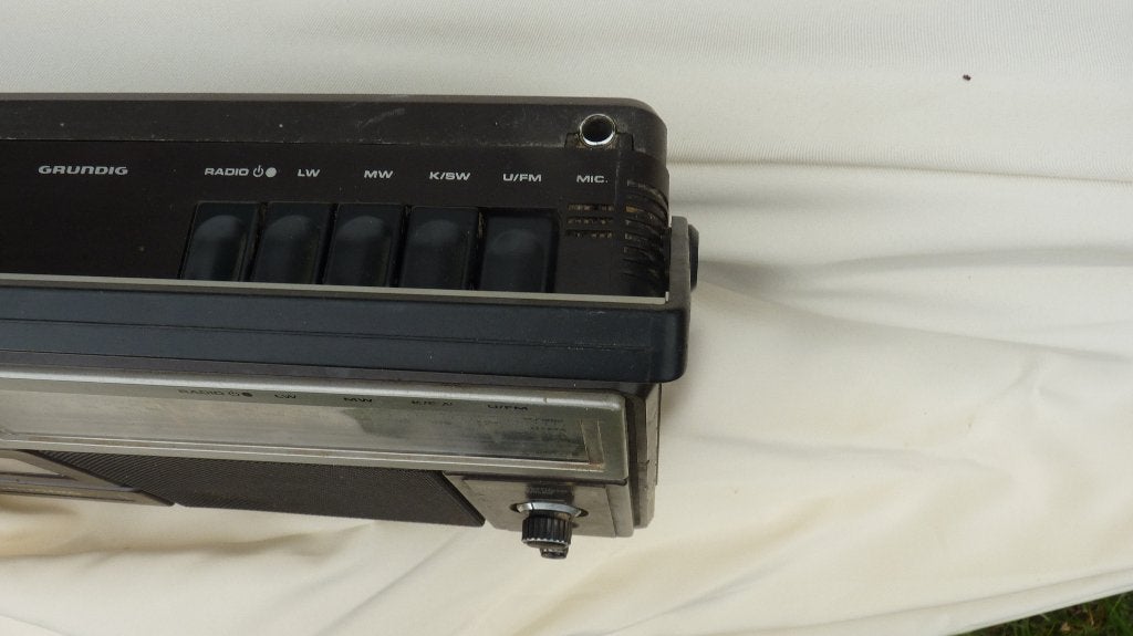 GRUNDIG RR 220 INT. RÉCEPTEUR MONDIAL ANALOGIQUE FM/MW/SW, Enlèvement, Radio