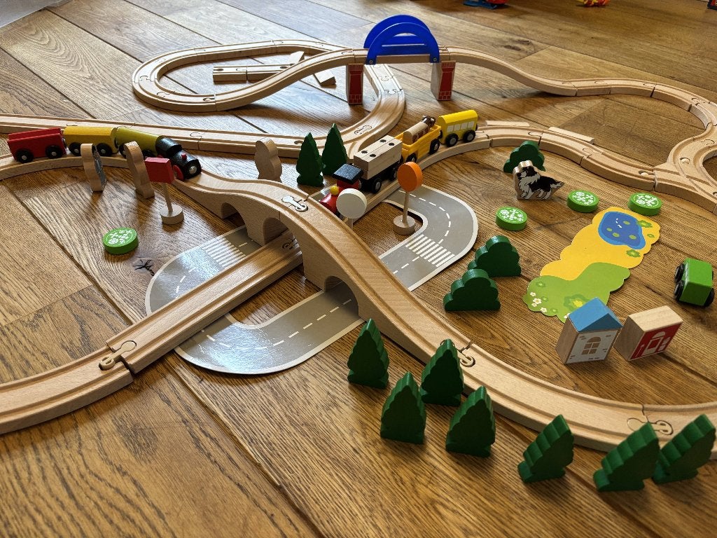 Train en bois - ensemble de trains wagons rails et decor, Enlèvement, Comme neuf