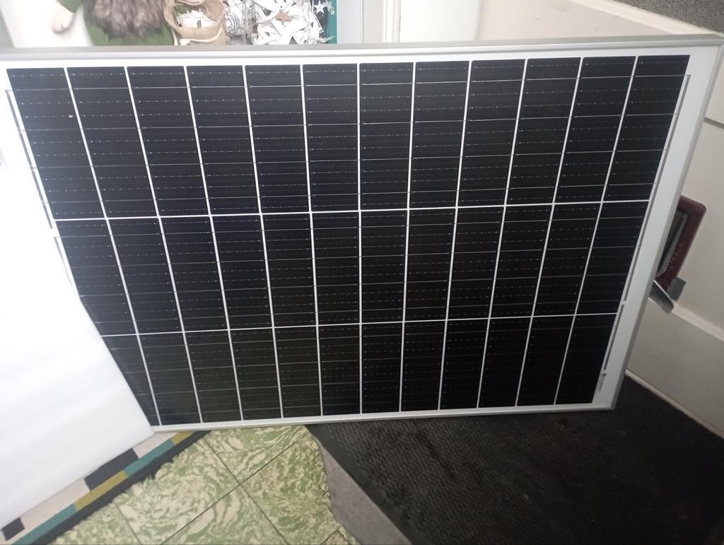 Kit solaire complet. NOUVEAU. Panneaux. Batteries. Onduleur., Bricolage & Construction, Panneaux solaires & Accessoires