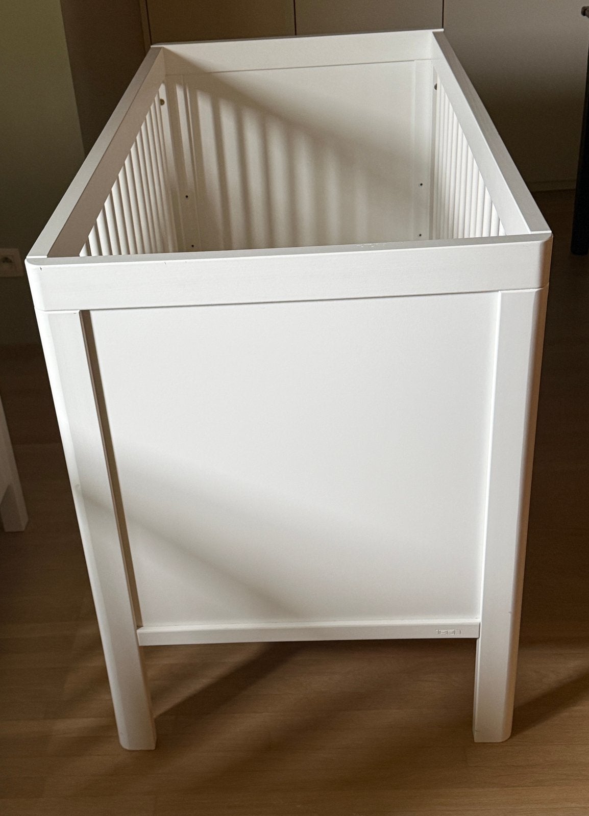 Wit babybedje merk TROLL, incl mstras, Kinderen en Baby's, Babywiegjes en Ledikanten, Ophalen, Zo goed als nieuw