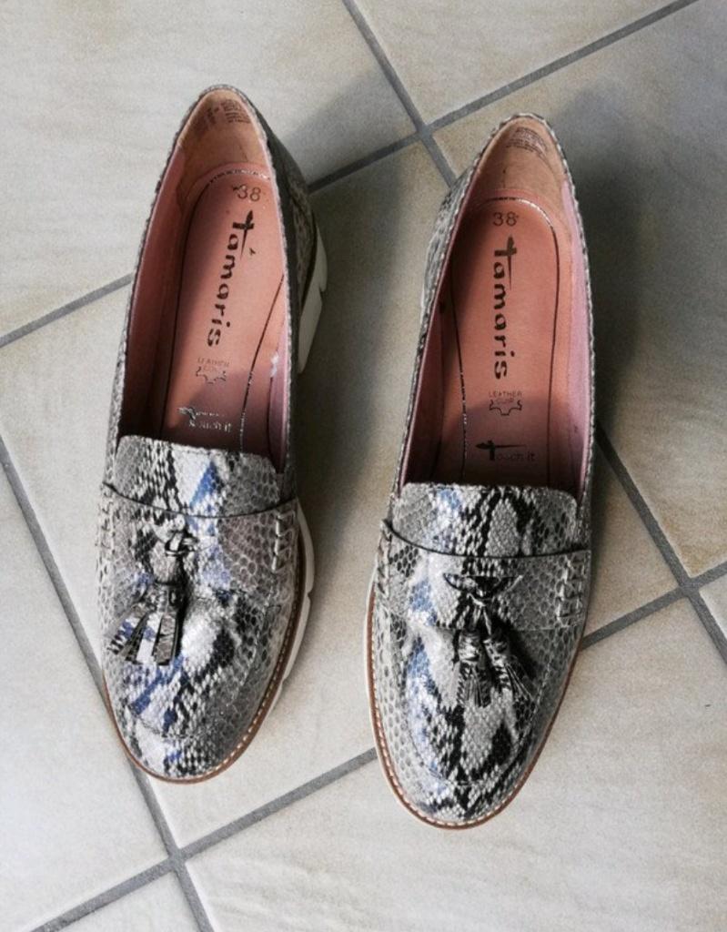 Moccasins Tamaris maat 38, Sandalen of Muiltjes, Zo goed als nieuw, Ophalen, Tamaris