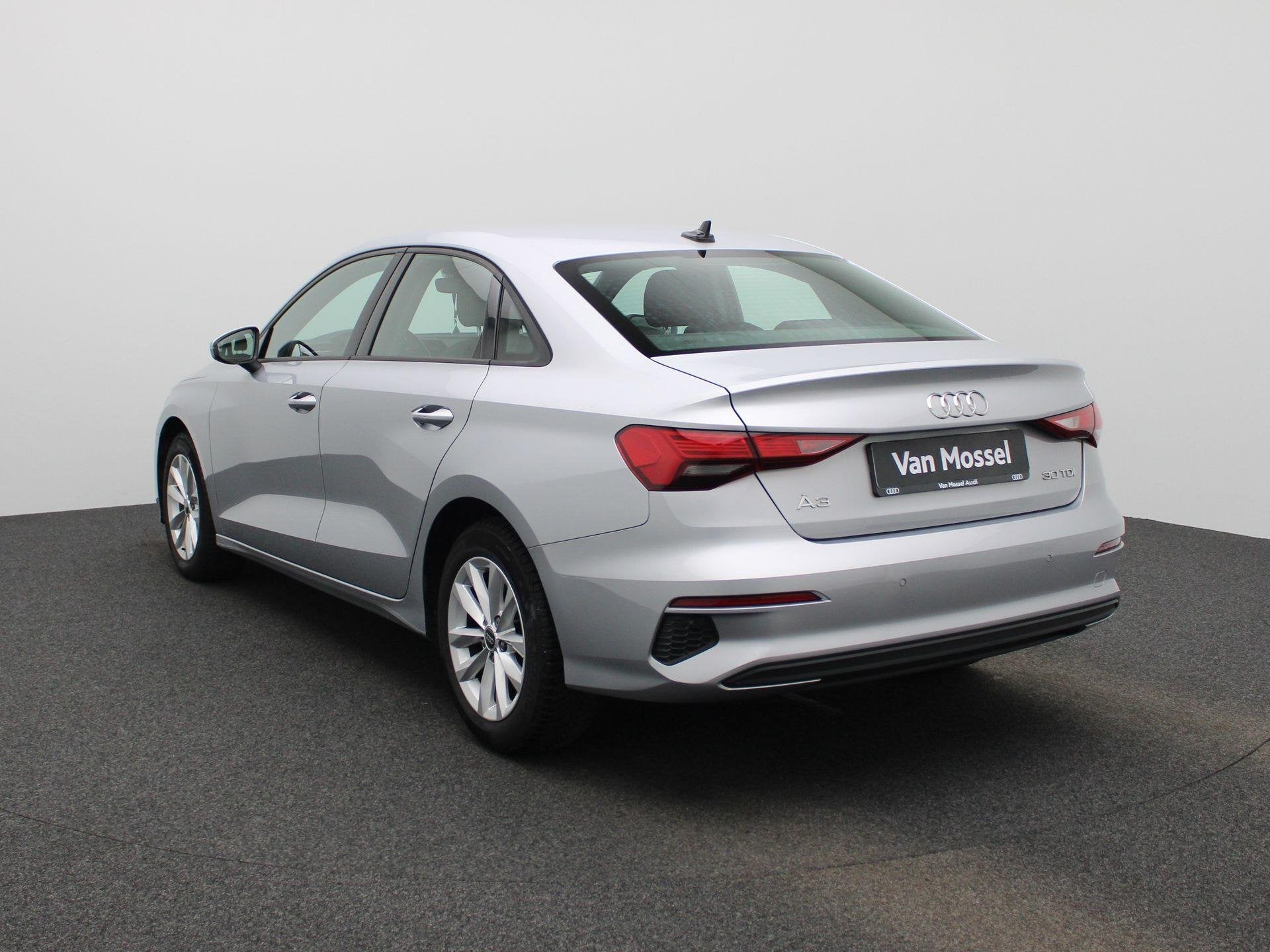 Audi A3 Berline 2.0 TDi 30 85kW Attraction PDC V+A | Bluetoo, Voorwielaandrijving, 4 deurs, Stof, Gebruikt