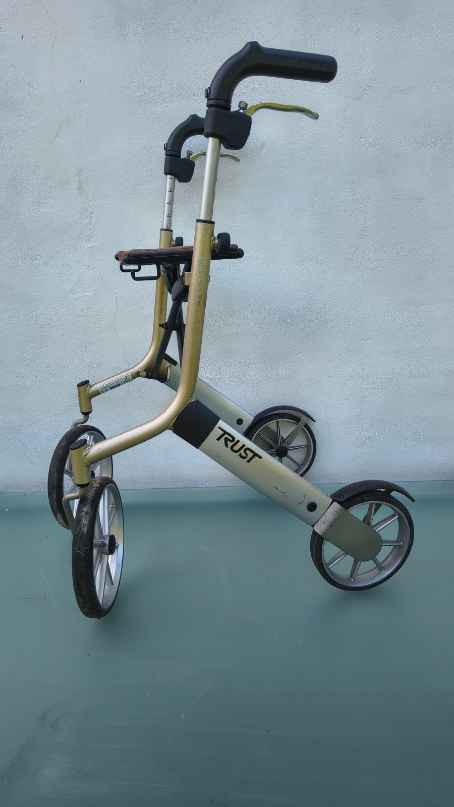 rollator Trust pliable, Enlèvement, Poids léger, Comme neuf