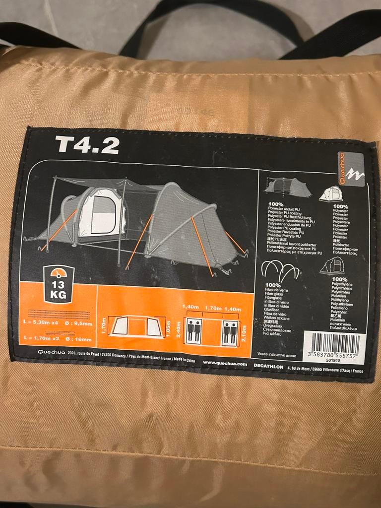 Tent 4 personen nieuwstaat quechua -Met eethoekje, Ophalen of Verzenden, Zo goed als nieuw, Tot en met 4