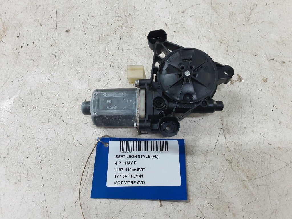 MOTEUR LEVE VITRE ELECTRIQUE AVANT DROIT Seat Leon (5FB), Mevr. I. Hauben, Utilisé, Avant, Rue de l'Espoir 34 34
4030  GRIVEGNÉE, BE