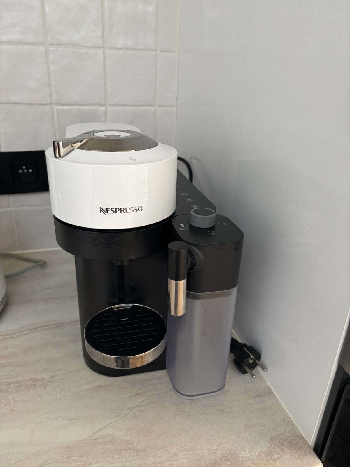 Nespresso Vertuo Lattissima – Zo goed als nieuw, Enlèvement, Comme neuf