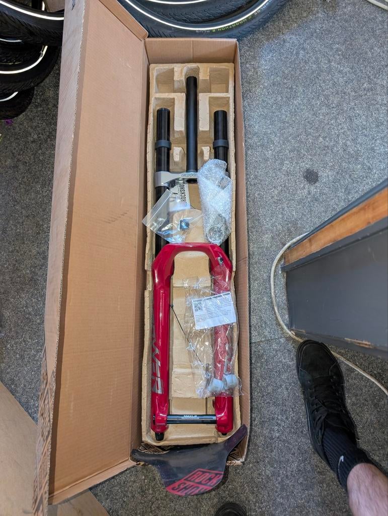 Rockshox Boxxer Ultimate RC 27.5, Ophalen
