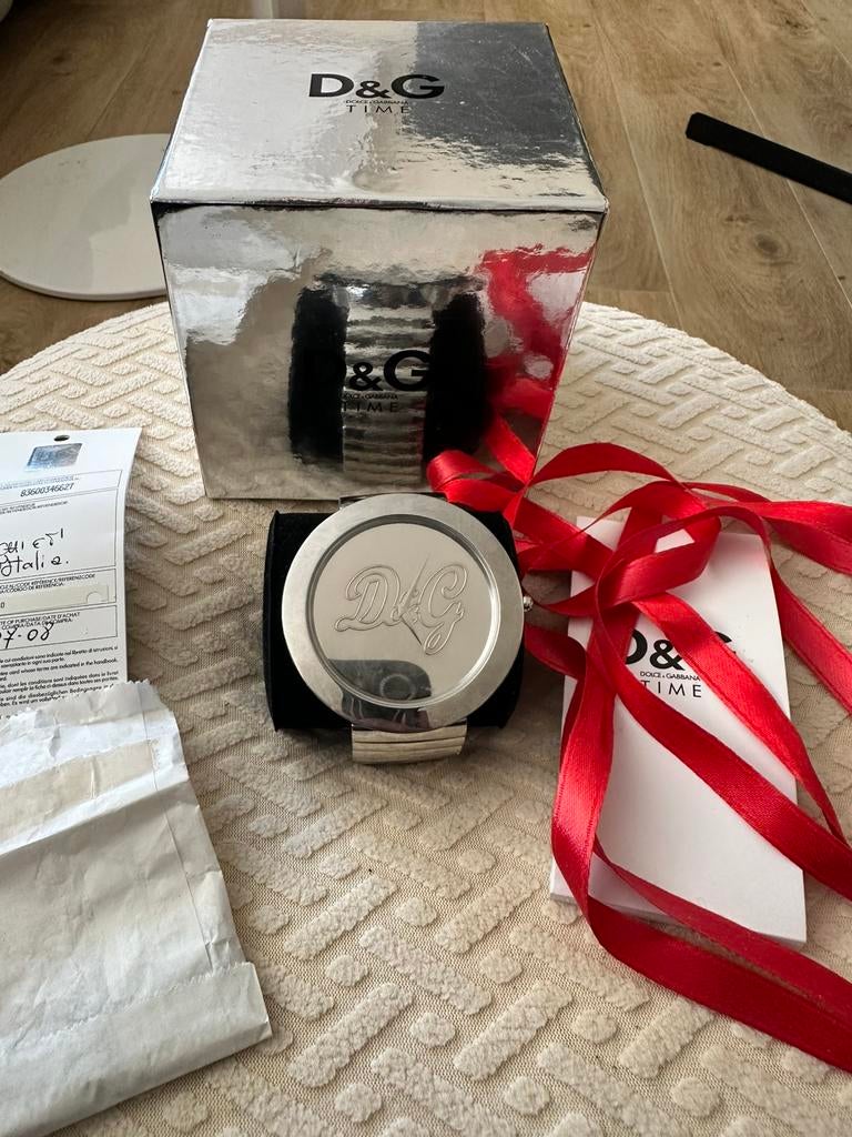 Montre dolce gabana, Enlèvement ou Envoi, Comme neuf