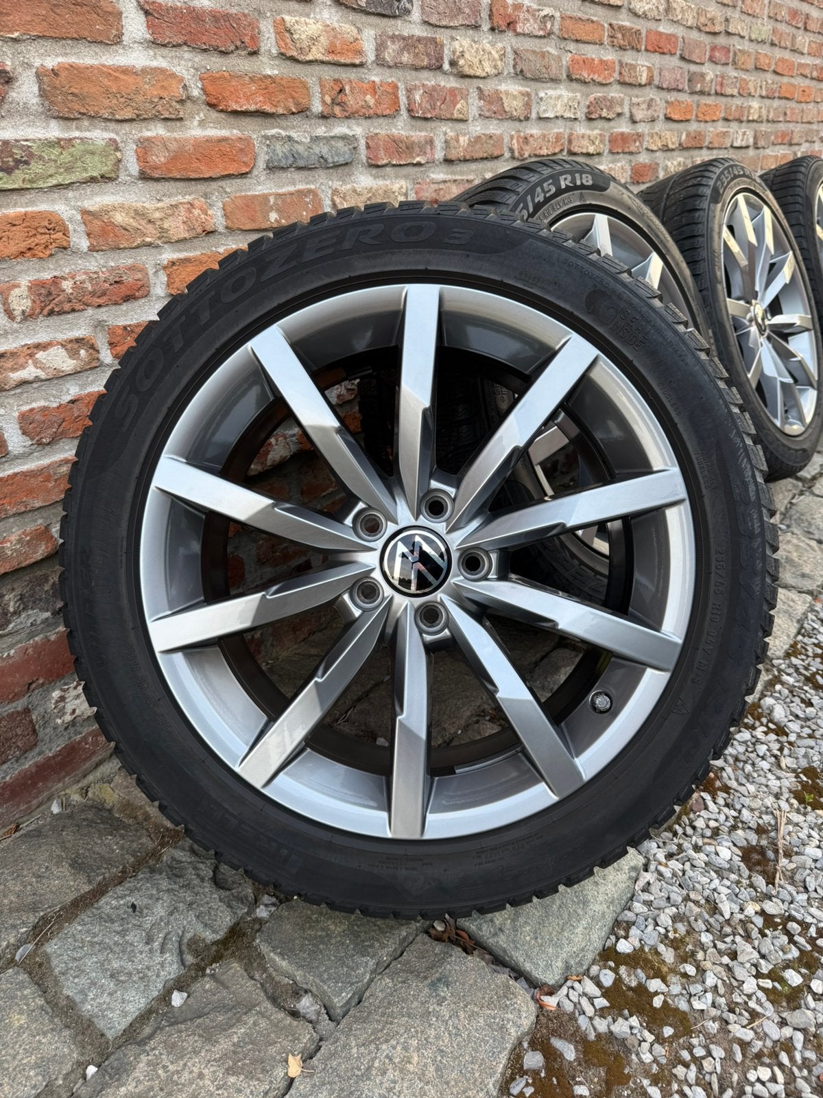 KIT HIVER VW PASSAT V8 MONTEREY R-LINE 235/45/R18, Pneus et Jantes, Pneus hiver, Véhicule de tourisme, 18 pouces