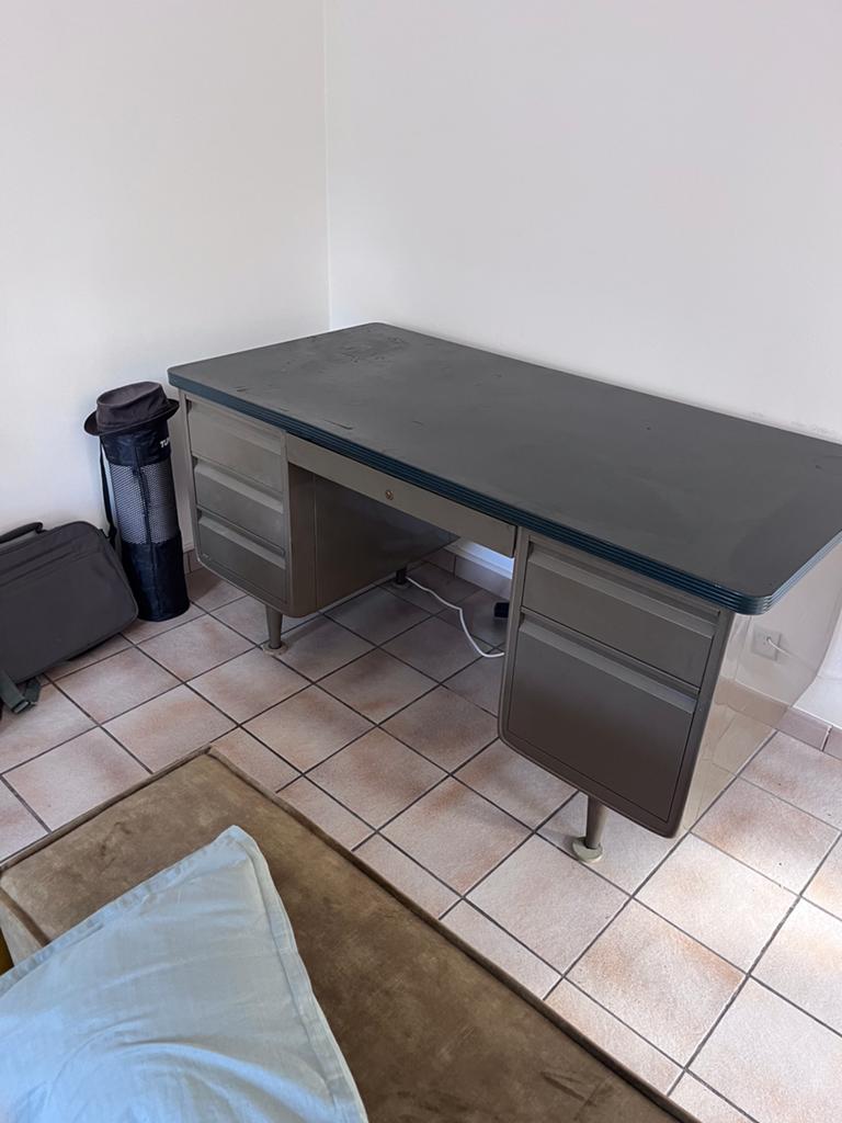 Vintage metalen bureau, Huis en Inrichting, Bureaus, Ophalen, Gebruikt, Vintage, 152 cm