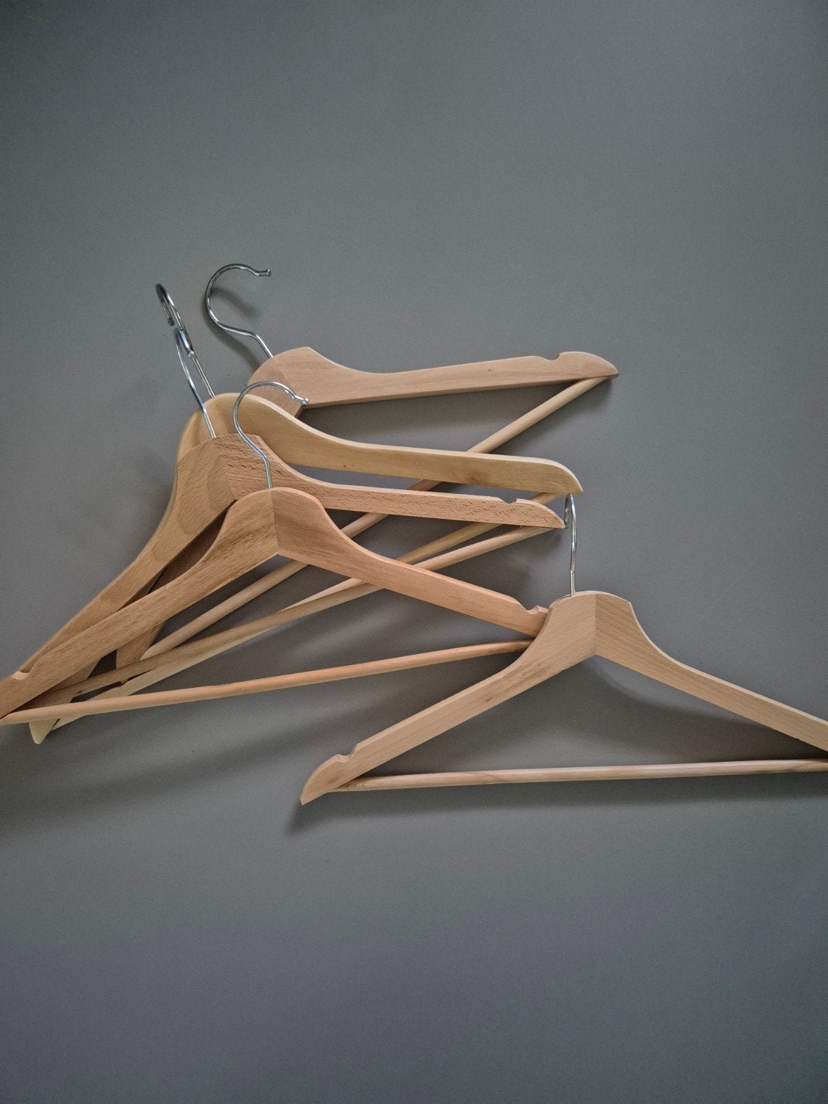 Houten kleerhangers, 50 stuks, Kleding | Dames, Ophalen, Zo goed als nieuw, Hout