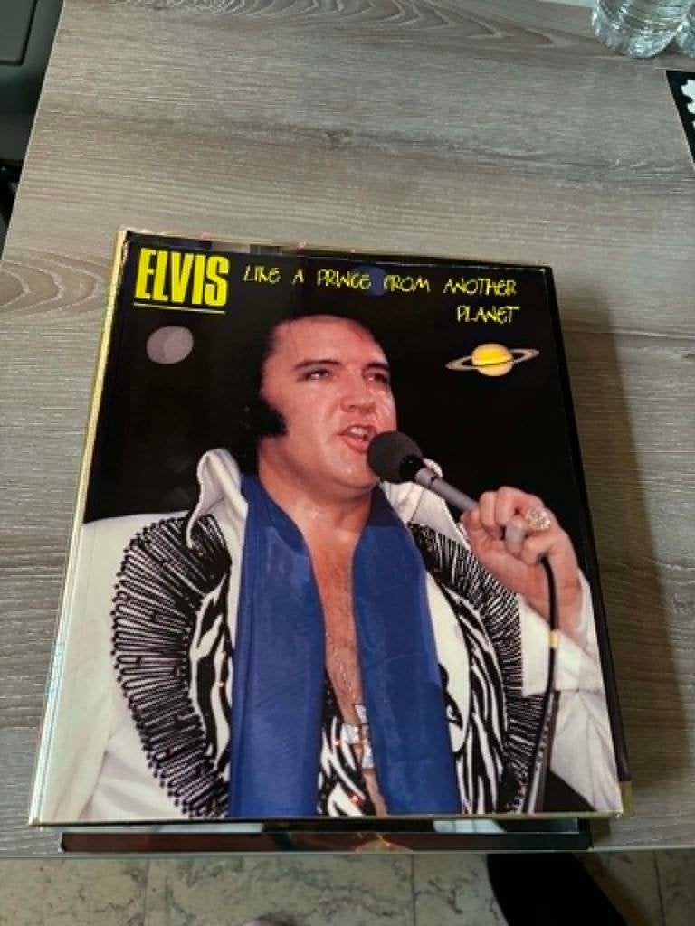 Elvis fotoboek, like a prince from another planet, 10 euro., Ophalen of Verzenden, Zo goed als nieuw, Artiest