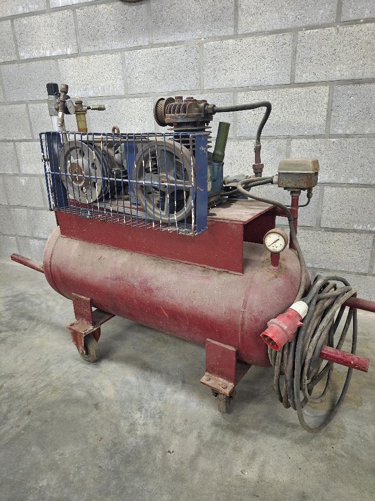 compressor zwaar model, Doe-het-zelf en Bouw, Compressors, Ophalen, Gebruikt, 6 tot 10 bar, Mobiel