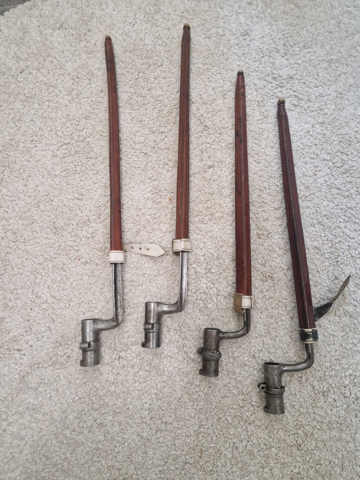 Set van 4 bajonetten met Franse doppen, Ophalen of Verzenden, Landmacht