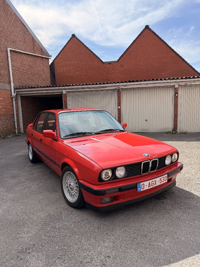 BMW E30 316i (1990), Rouge, 4 portes, Rétroviseurs électriques, Boîte manuelle
