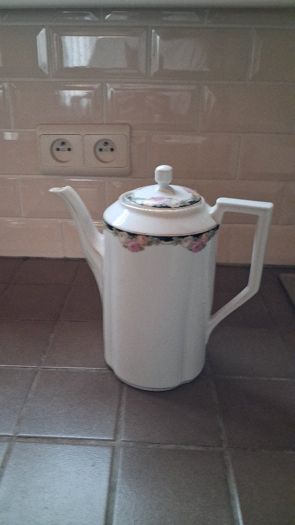 Theepot 4, Enlèvement, Théière